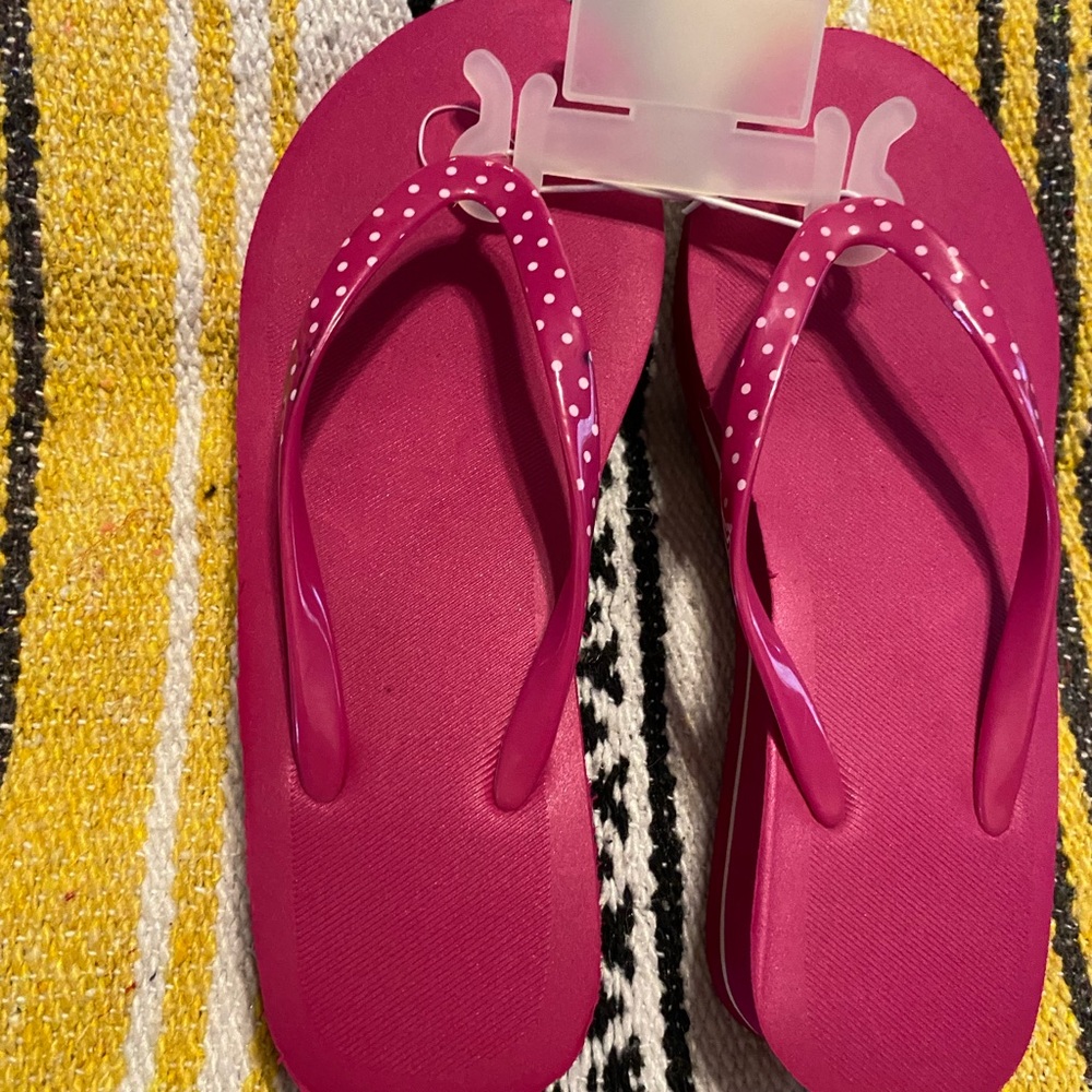 NWT  wedge flip flops Sz. Med. 7-8